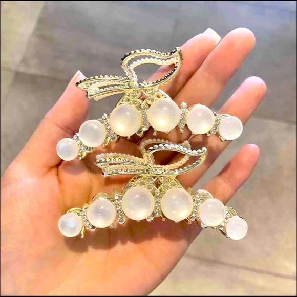 Gorgeous Metal Hair Clam - Picture 1 of 3